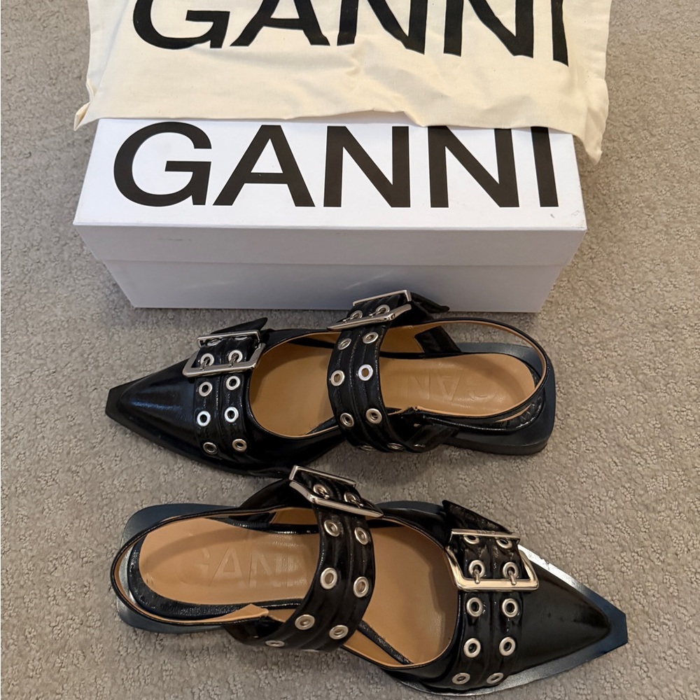 Ganni Buckle Flats | EU 40